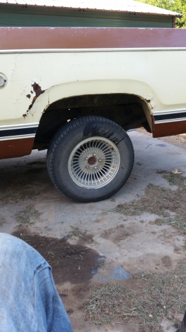 Can anyone identify these Ford rims