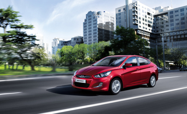 Which car to buy, Hyundai Accent or Ford Taurus - 1