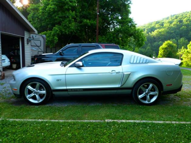 2010 ford mustang gt, good car