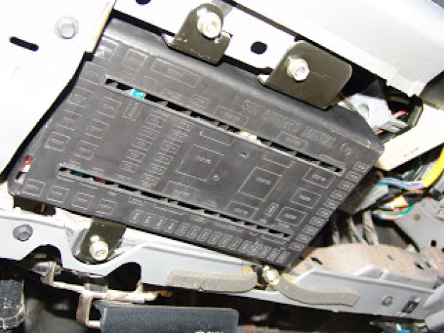 Where is the fuse for the turning lights in a Ford pick up truck f250 98